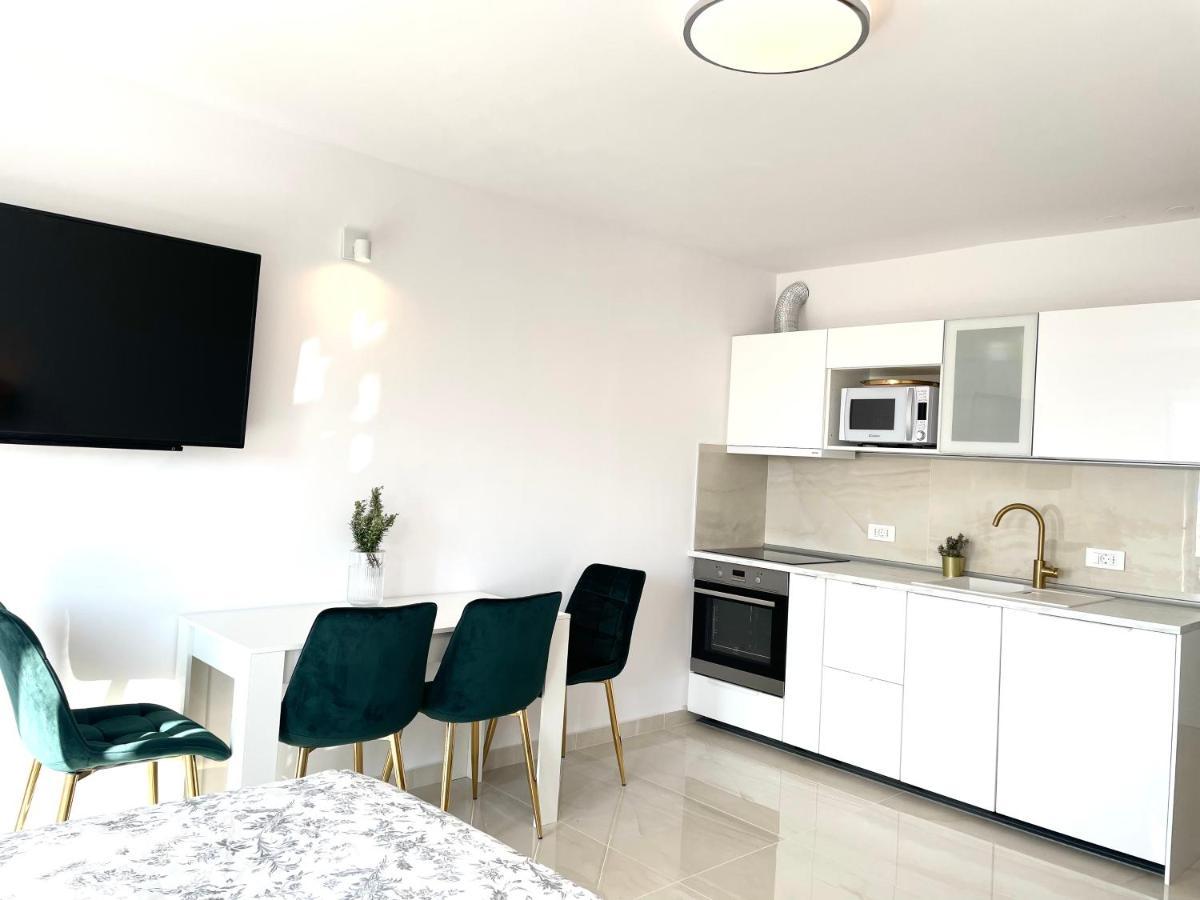 Apartment Vila ** スティニサ エクステリア 写真