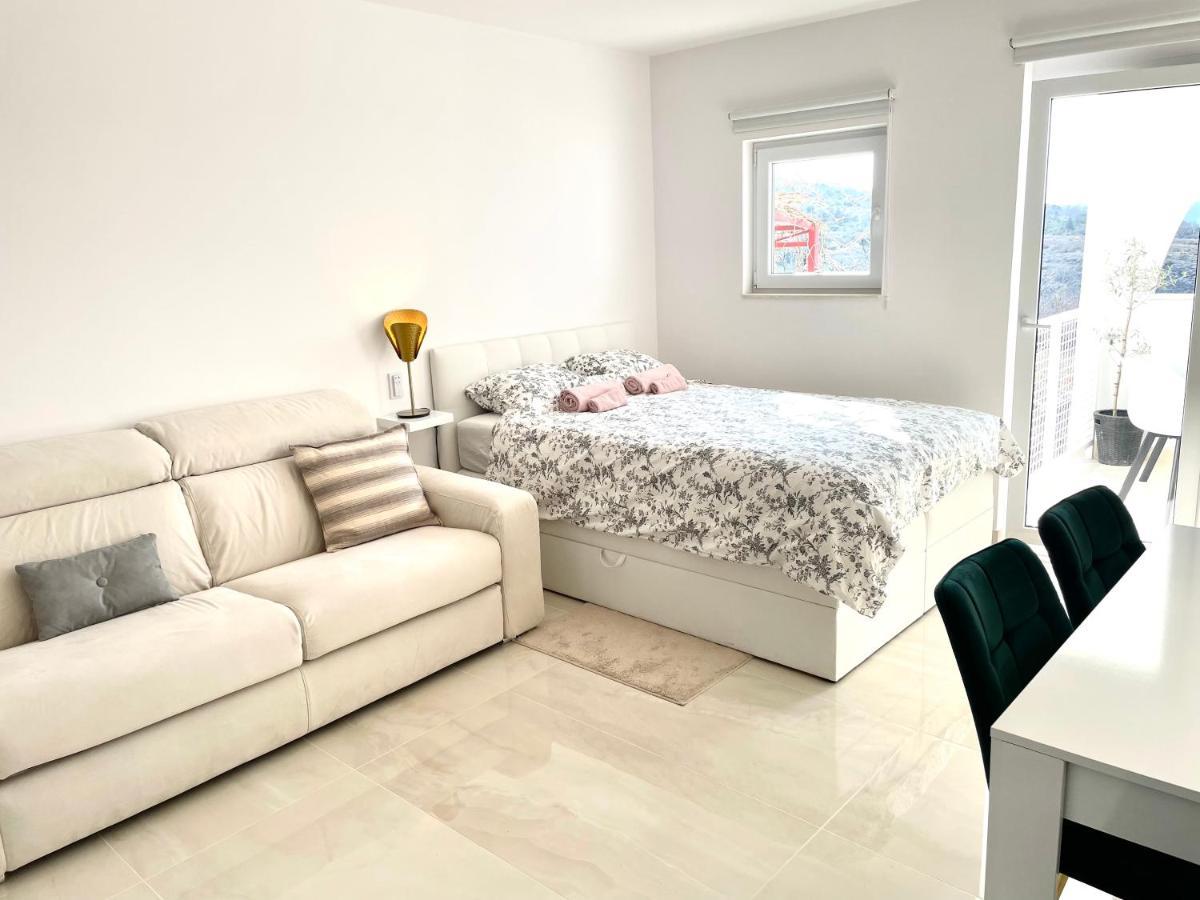 Apartment Vila ** スティニサ エクステリア 写真